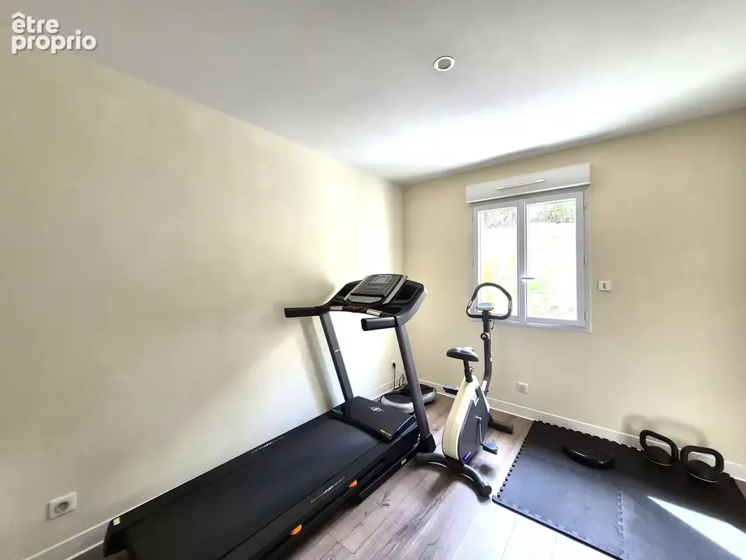 Maison de plain-pied  familiale 5 chambres   Portes de Bourges Ouest - photo 8