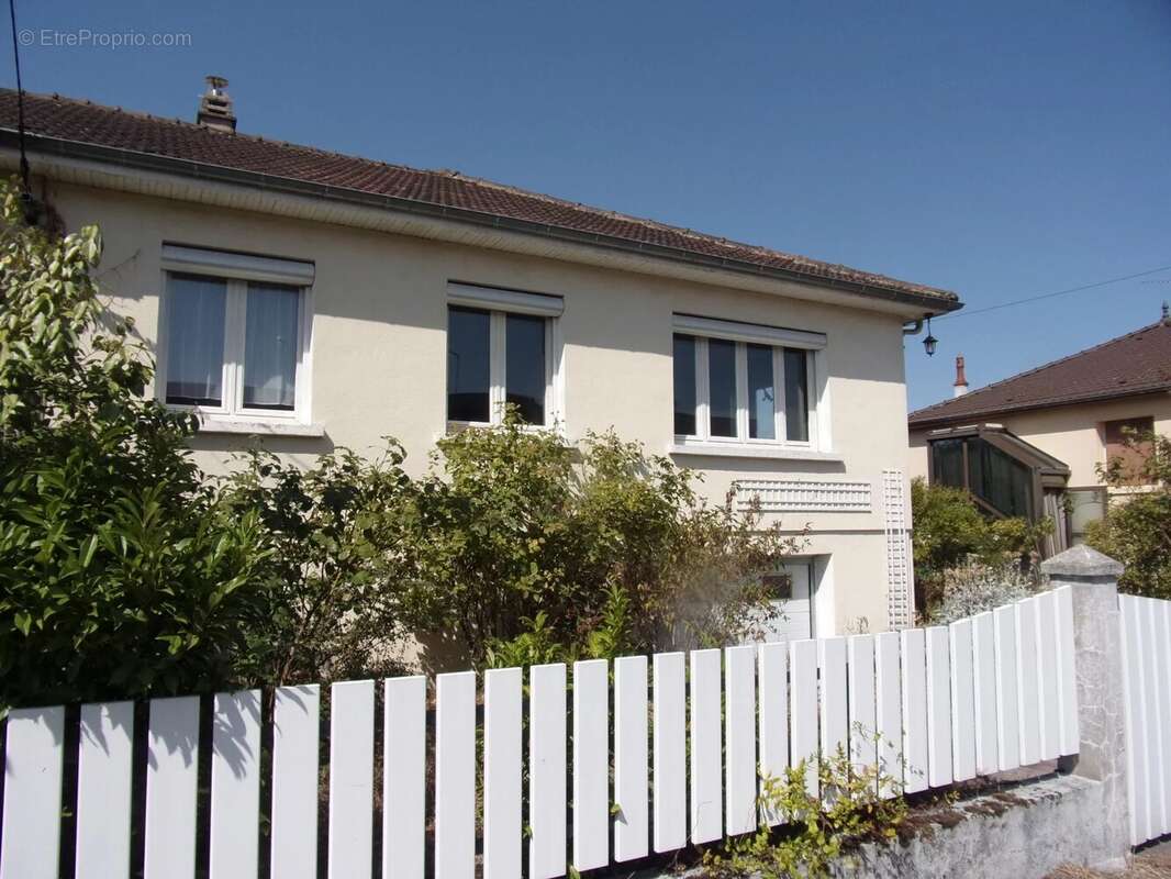Yzeure, sur 415 m² Maison sur sous-sol - photo 2