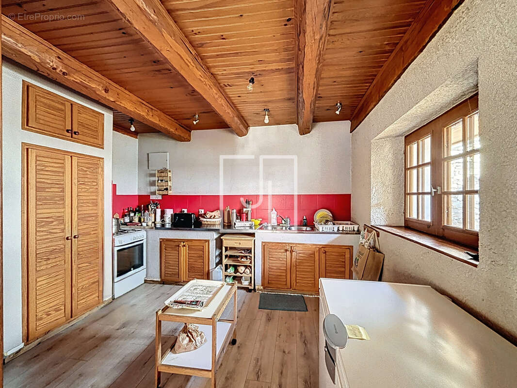 Maison à LE LAUZET-UBAYE