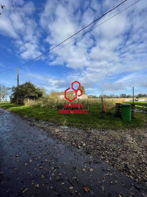 Terrain à MAREUIL-LES-MEAUX