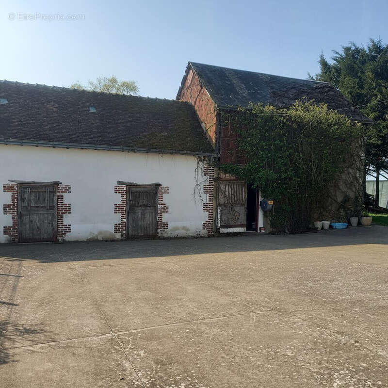 Maison à MONNAIE