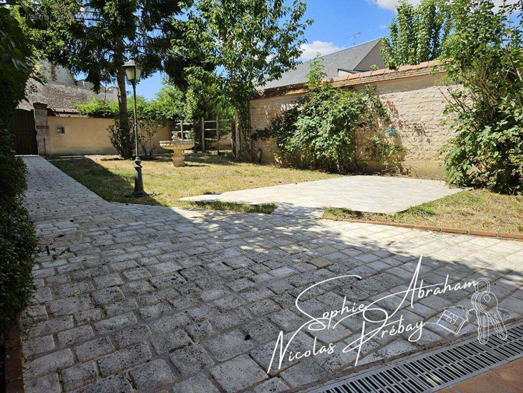 Maison en pierres avec jardin et double garage, proche centre-ville - photo 2