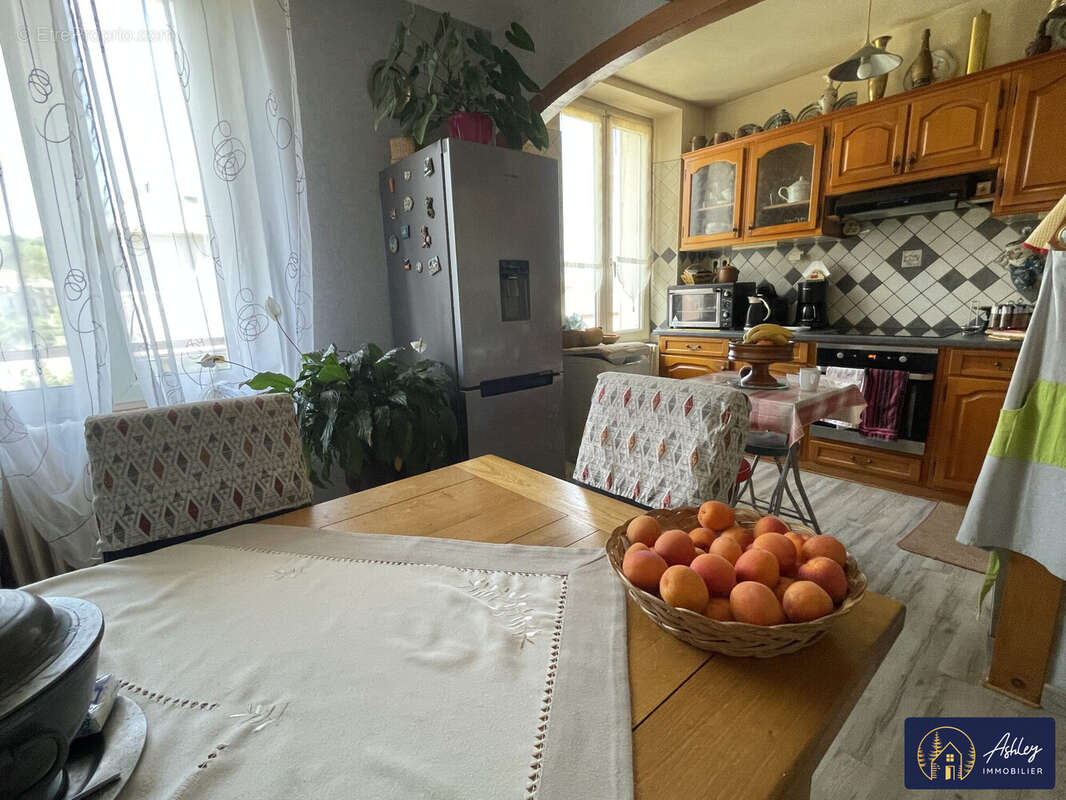 Immeuble 6 appartements RIOM-ES-MONTAGNES  - Appartement à RIOM-ES-MONTAGNES