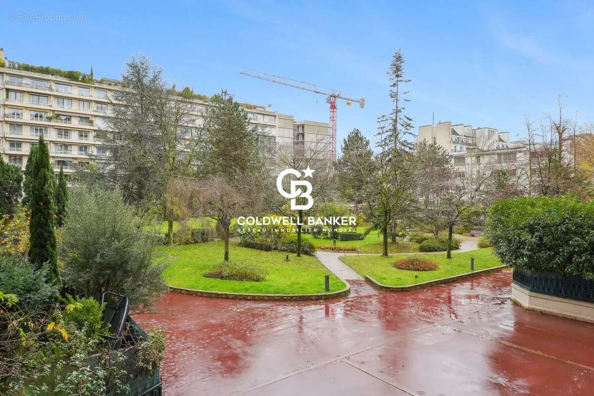 Appartement à PARIS-16E