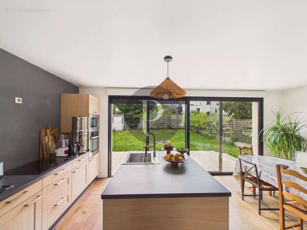 Maison à VERRIERES-LE-BUISSON