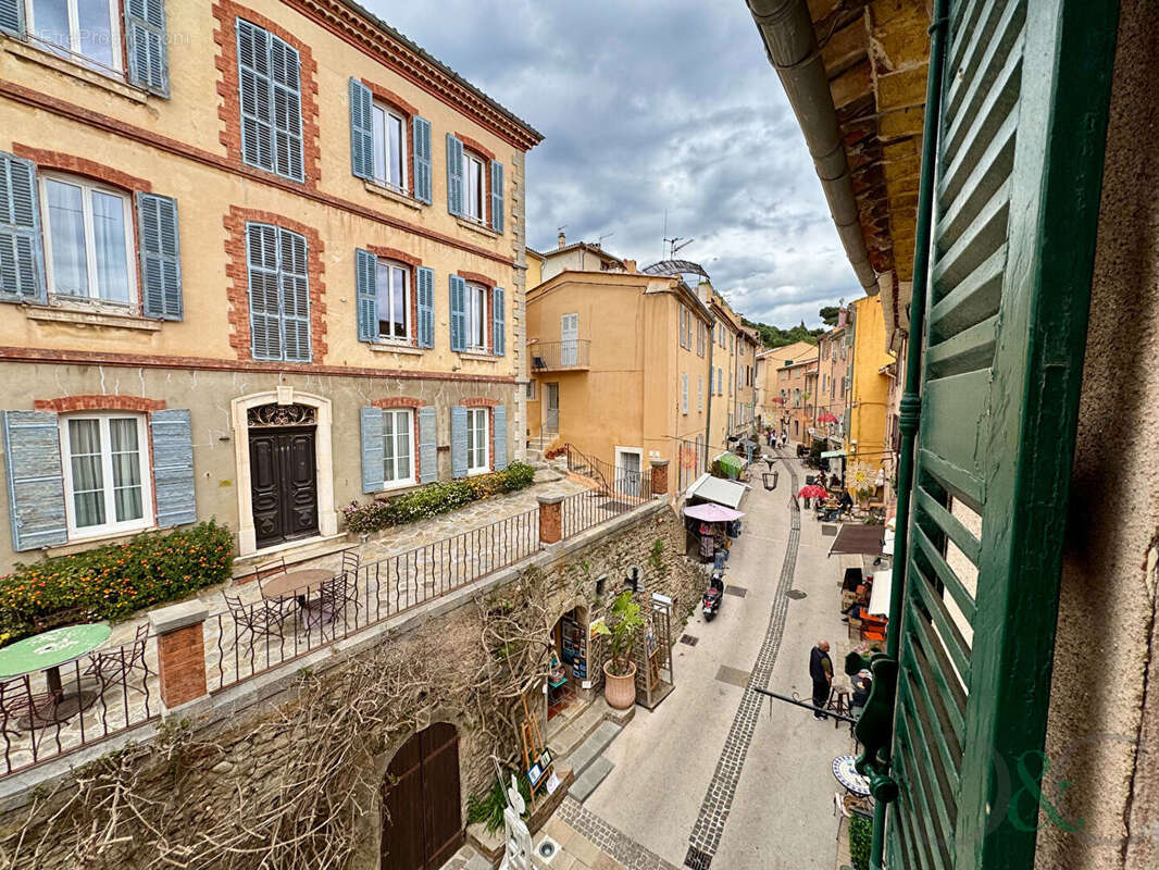 Appartement à BORMES-LES-MIMOSAS