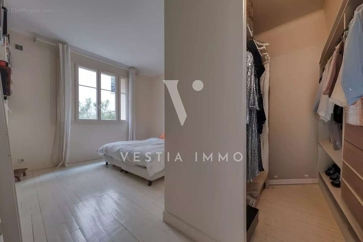 Appartement à LA GARENNE-COLOMBES