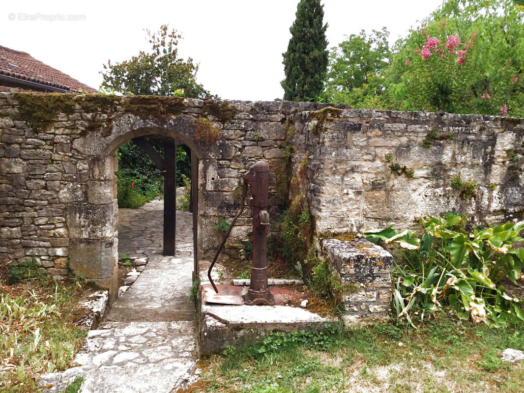 Maison à PONTCIRQ