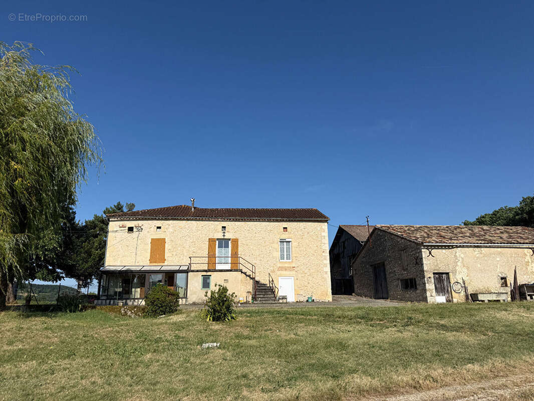 Maison en pierre avec dépendances, calme et nature - photo 4