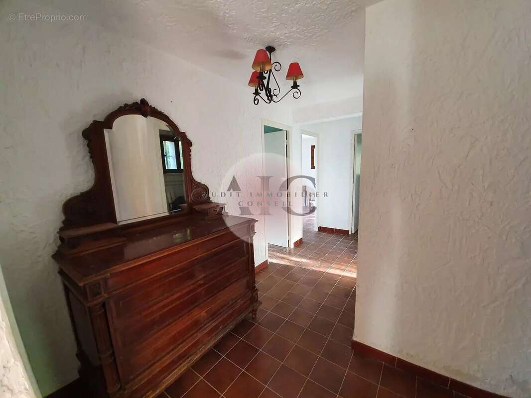 Maison à TOURRETTES