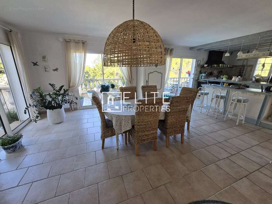 Maison à LES ADRETS-DE-L'ESTEREL