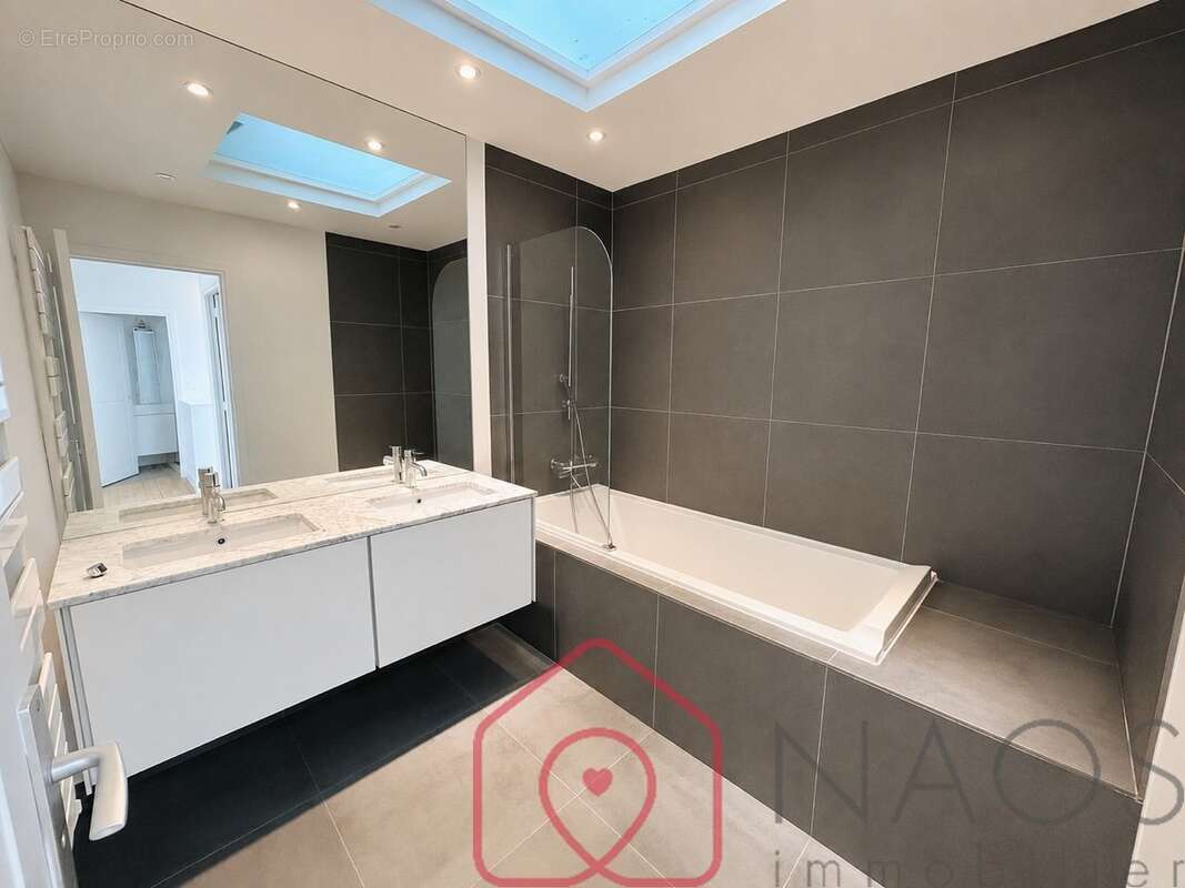 Maison à PARIS-17E