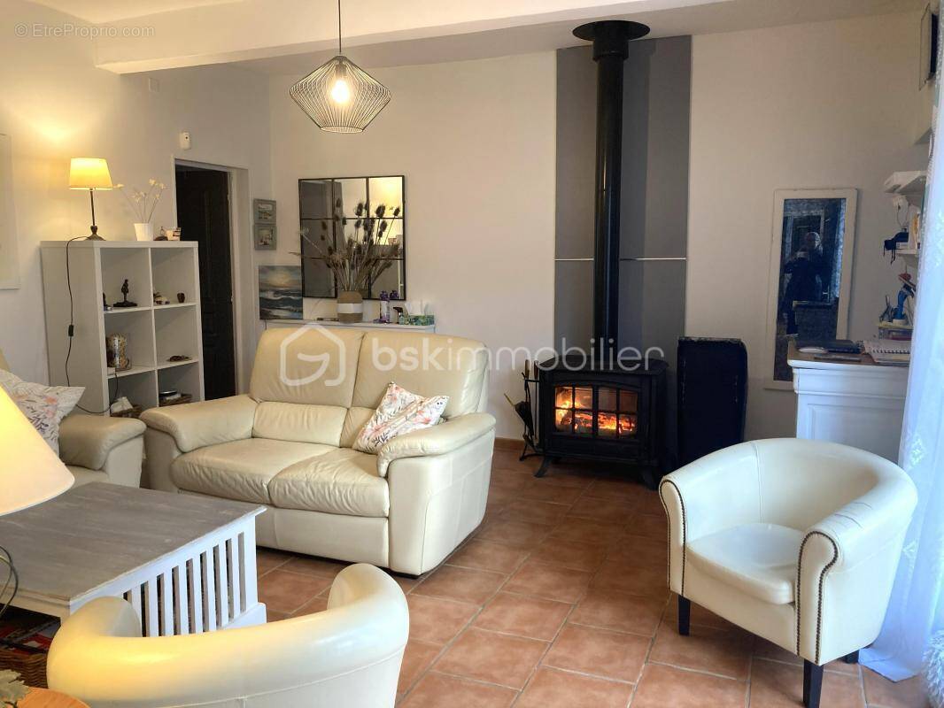 Maison à VILLECOMTAL-SUR-ARROS