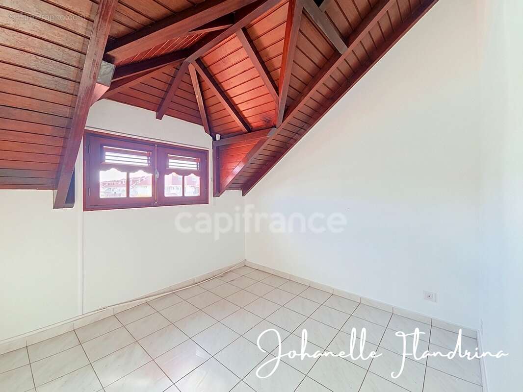 Les Abymes - Immeuble à fort potentiel, 230 m² - projet professionnel, bureaux ou activité libérale - photo 21