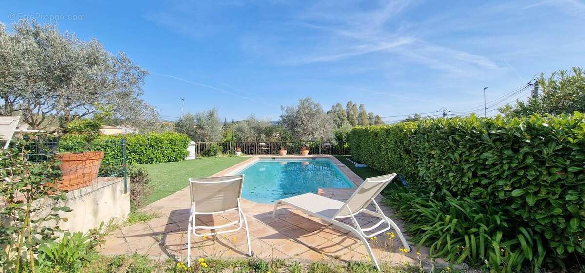 Autre à ROQUEBRUNE-SUR-ARGENS