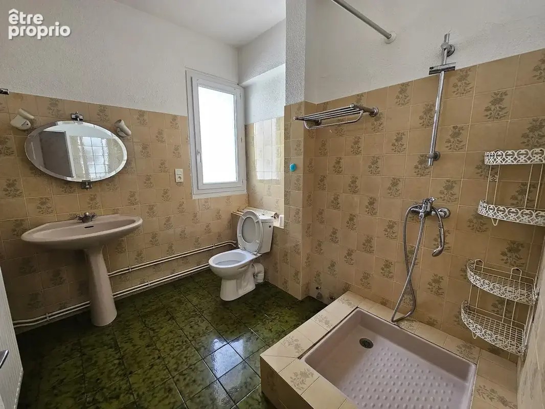 STE FOY DE PEYROLIERES IMMEUBLE de 2 logements loués. SH totale : 142 m2. Au centre avec tous commerces. - photo 10