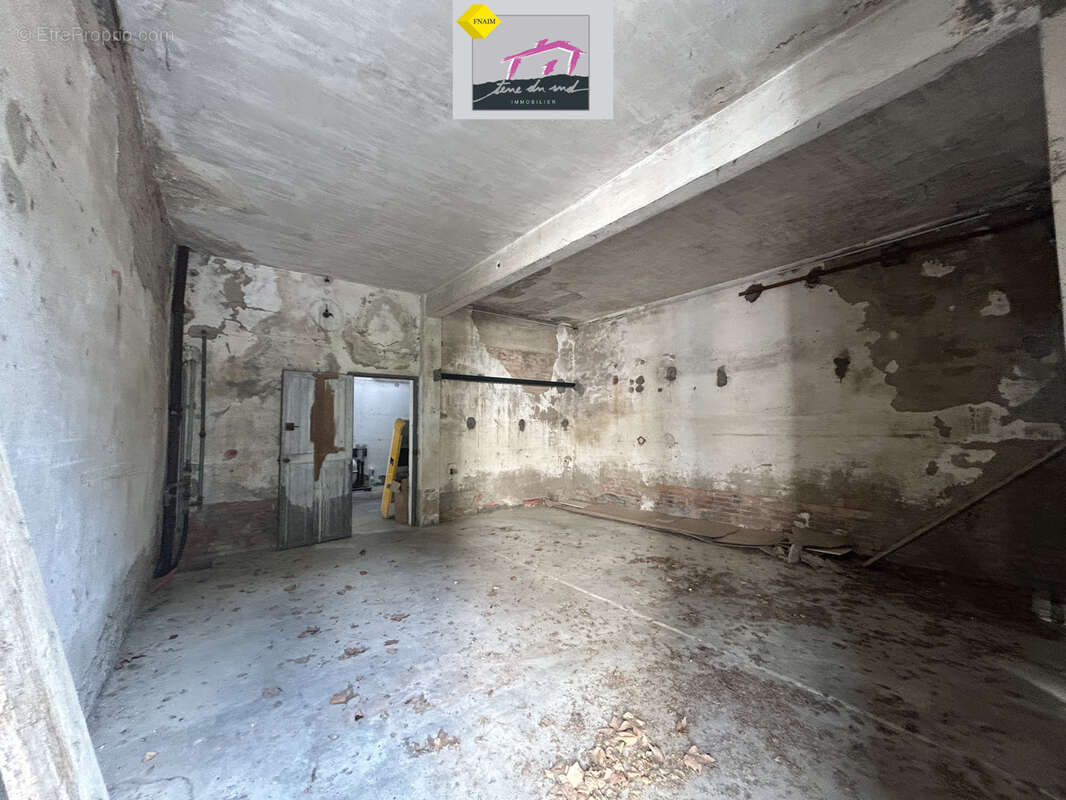 Maison bourgeoise au cœur d'un magnifique terrain avec piscine. - photo 19