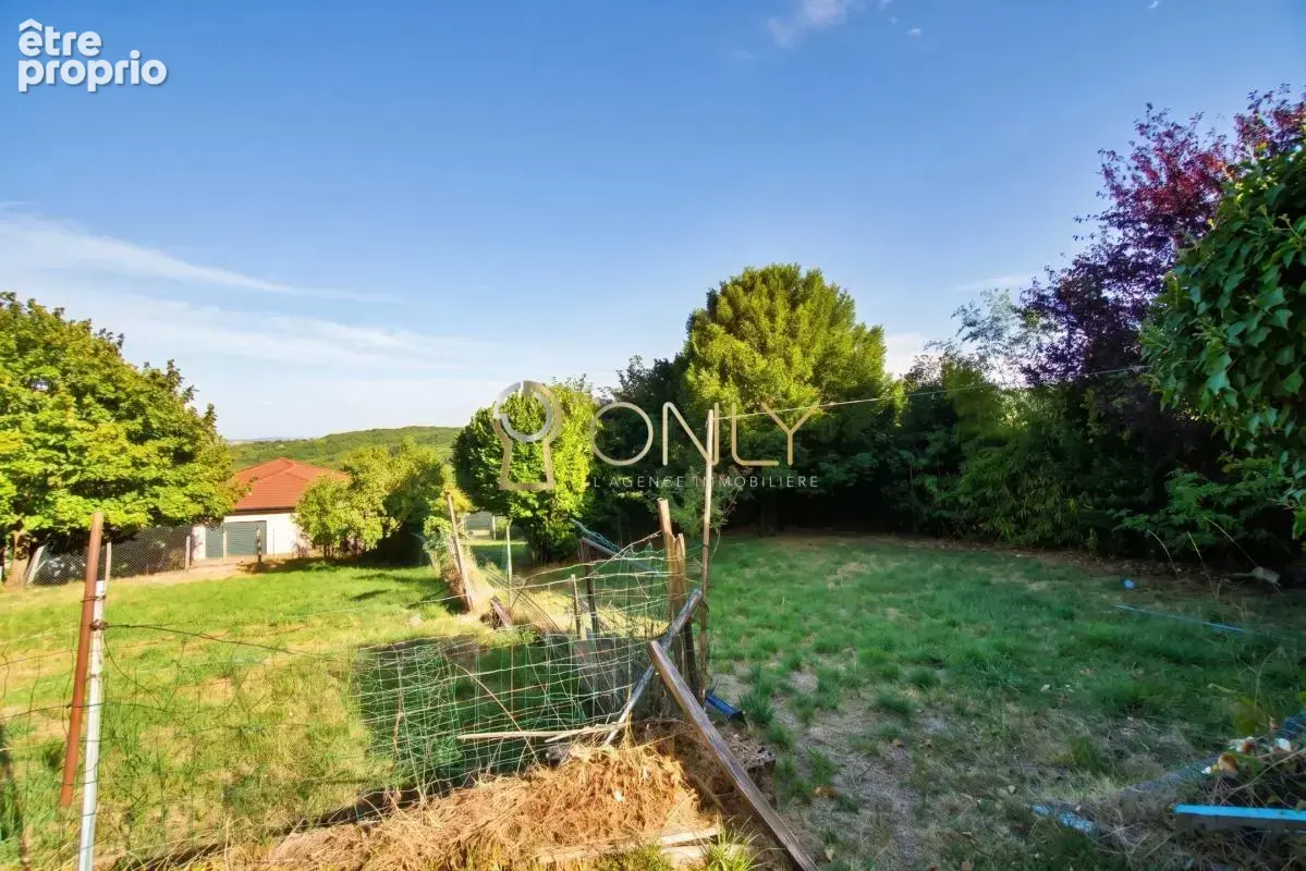 Poleymieux au Mont d'Or - Maison de caractère - 176 M² -  Dépendances - A rénover - photo 12
