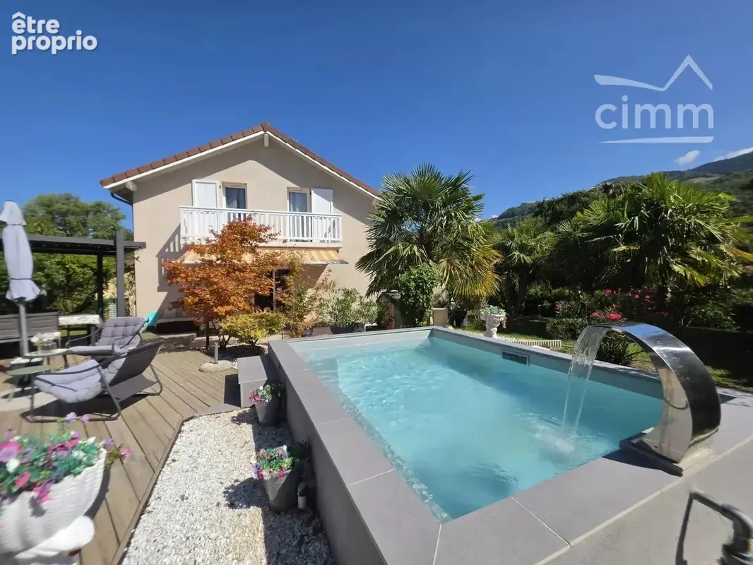 Villa individuelle de 149 m² avec piscine, espace indépendant et jardin arboré de 750 m² - photo 1