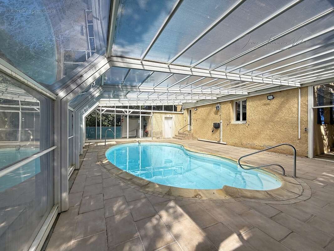 Bouchet – Maison de plain-pied avec piscine chauffée, spa et 2 garages - photo 4