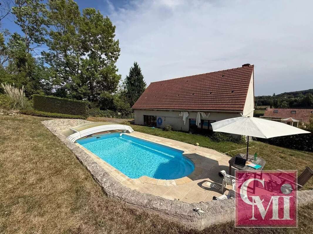 Exclusivite !! Pavillon familial avec piscine et grande dépe - photo 2