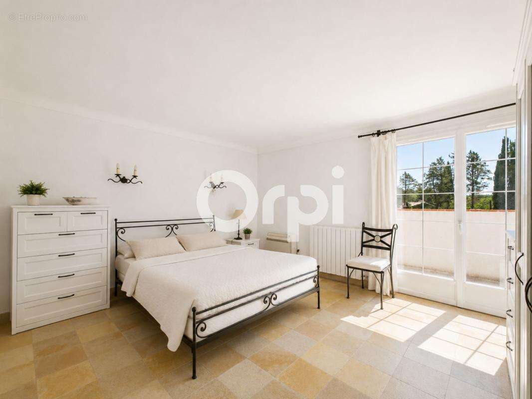 Double garage - hyper calme - grand terrain plat - piscine - pool house - photo 15