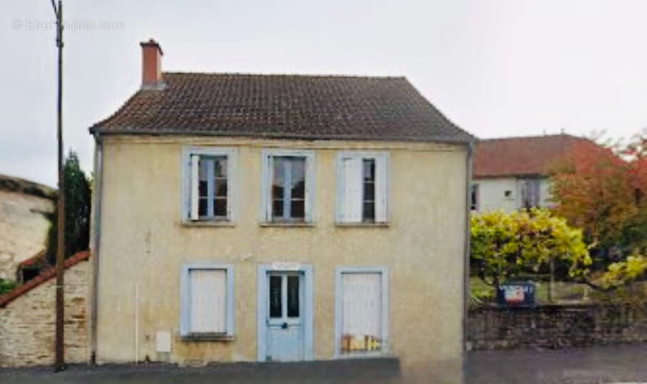 Maison à SAINT-YRIEIX-LA-PERCHE