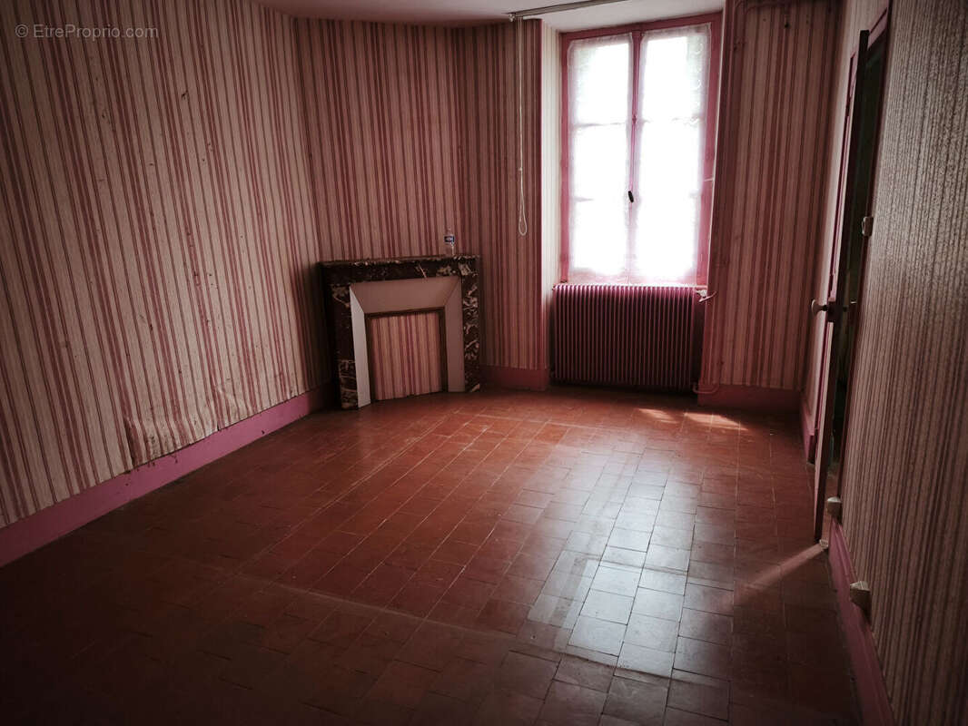 Maison à BILLY-CHEVANNES