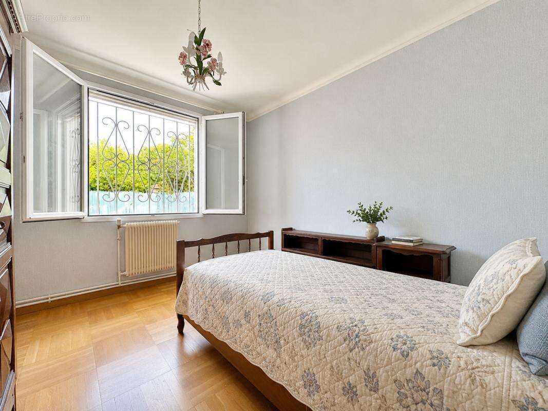 Maison 96 m² à Villeneuve-Les-Avignon  - photo 9
