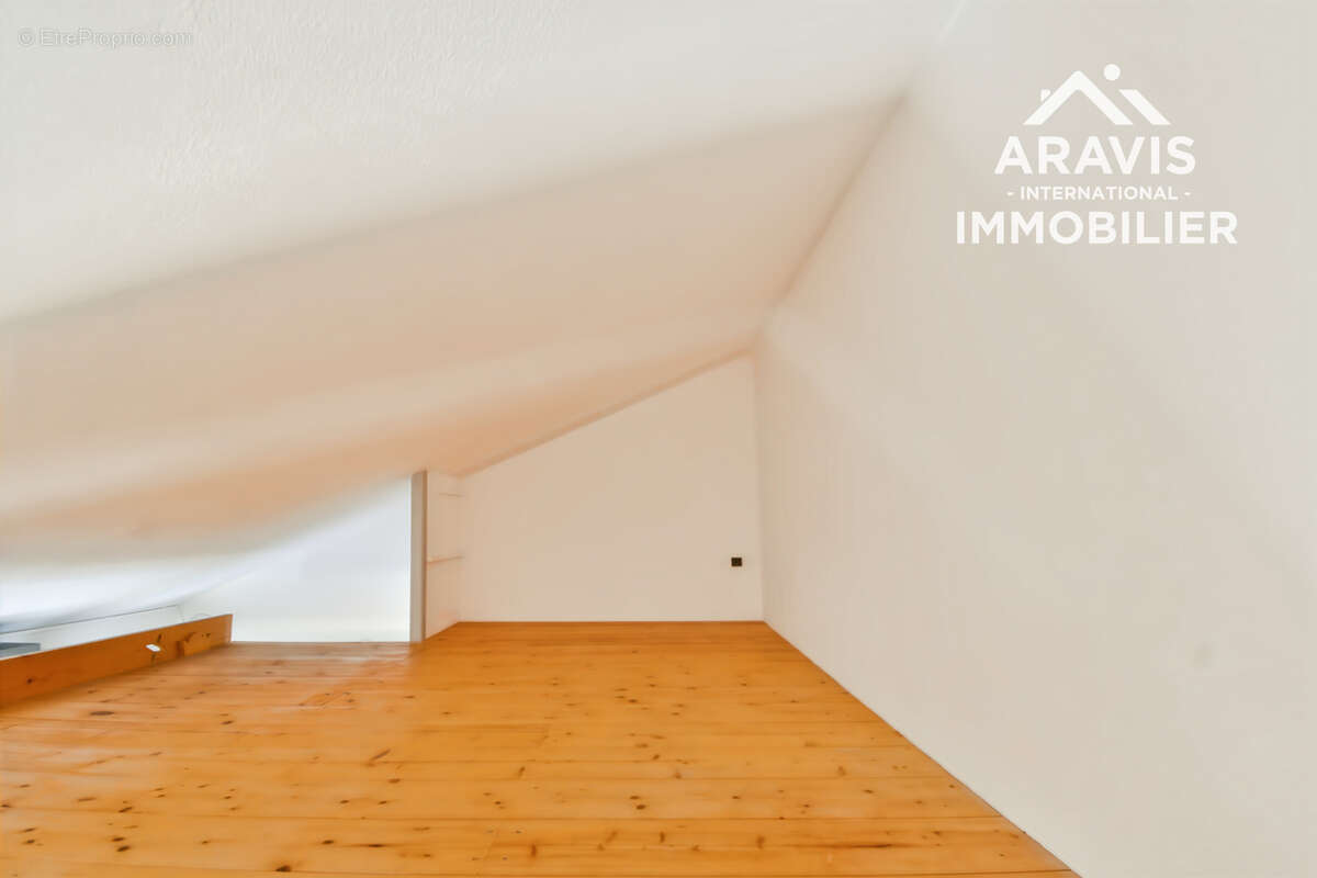 Appartement rénové avec balcon et vue montagnes - photo 9