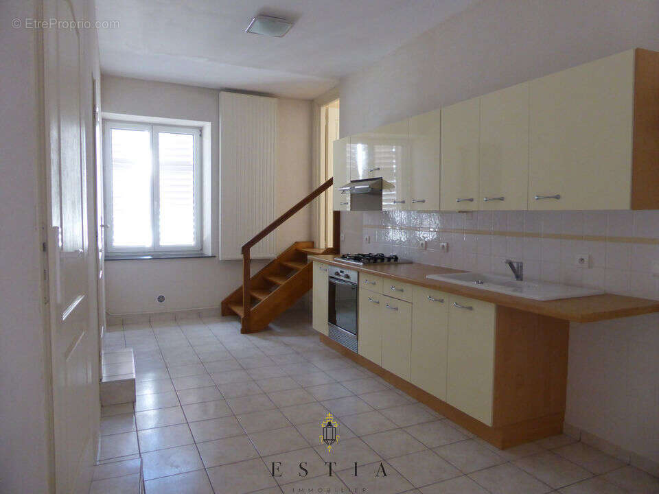 Appartement à LAY-SAINT-CHRISTOPHE