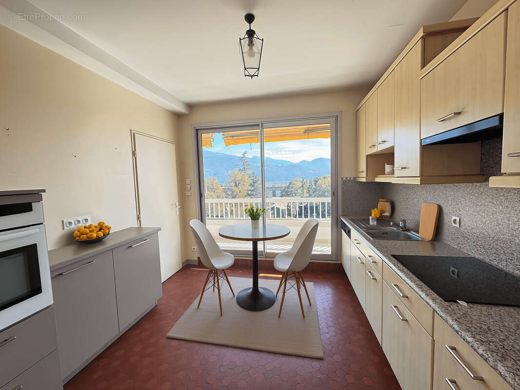 Appartement à MEYLAN