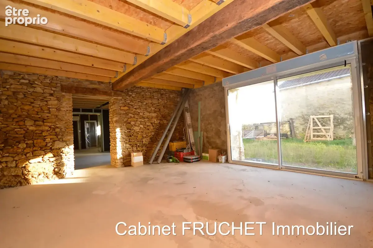 Proche CHANTONNAY - Grande maison en pierre en cours de rénovation. - photo 4