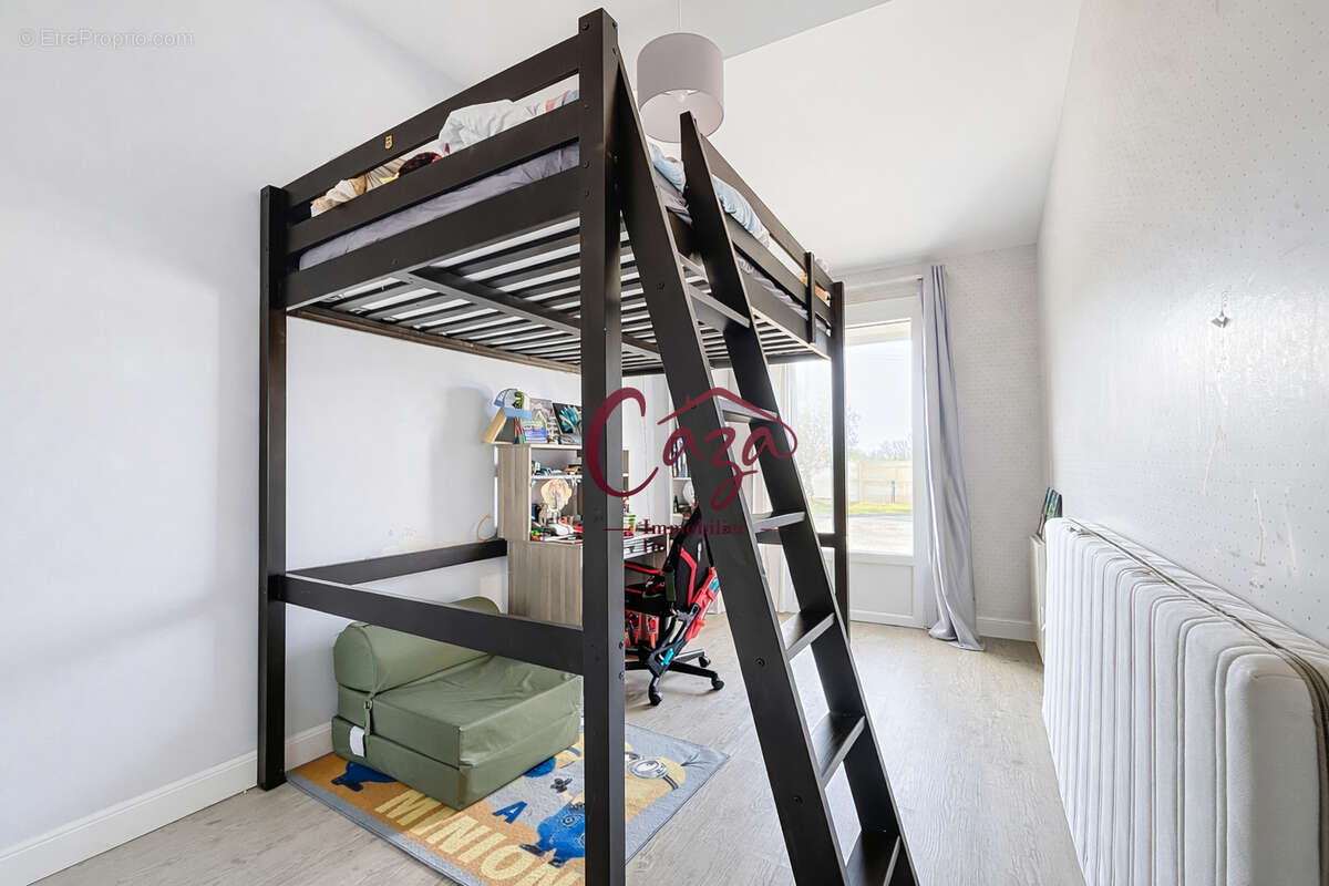 Maison à FARGUES-SAINT-HILAIRE