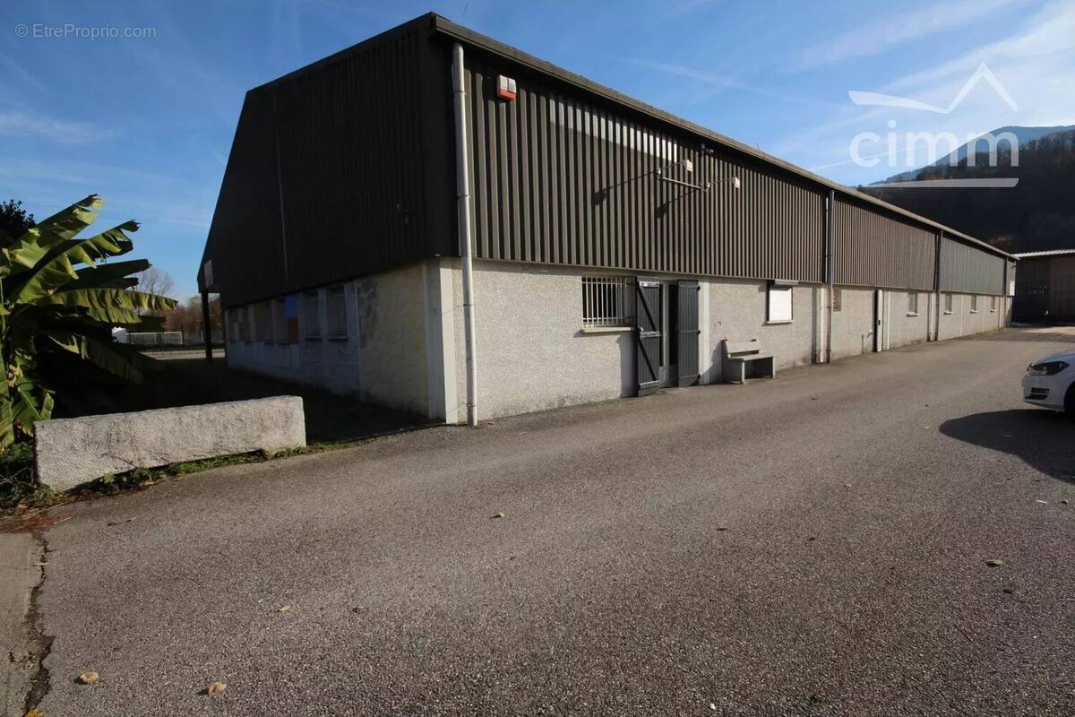 Commerce à LA ROCHETTE