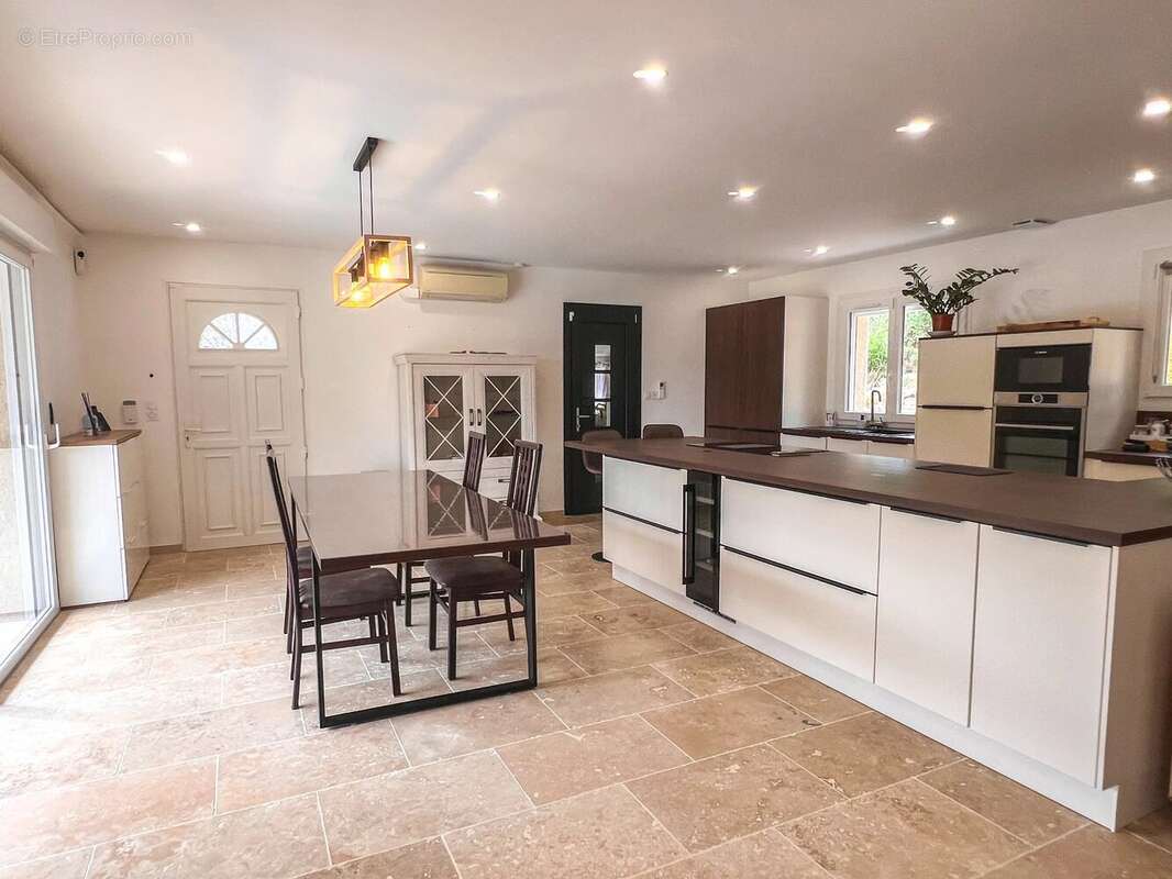 Maison à BAGNOLS-EN-FORET