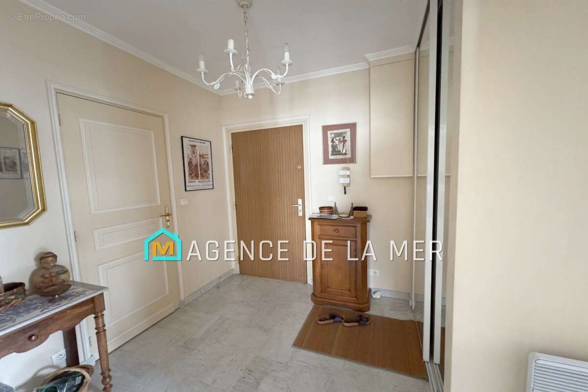Appartement à MANDELIEU-LA-NAPOULE