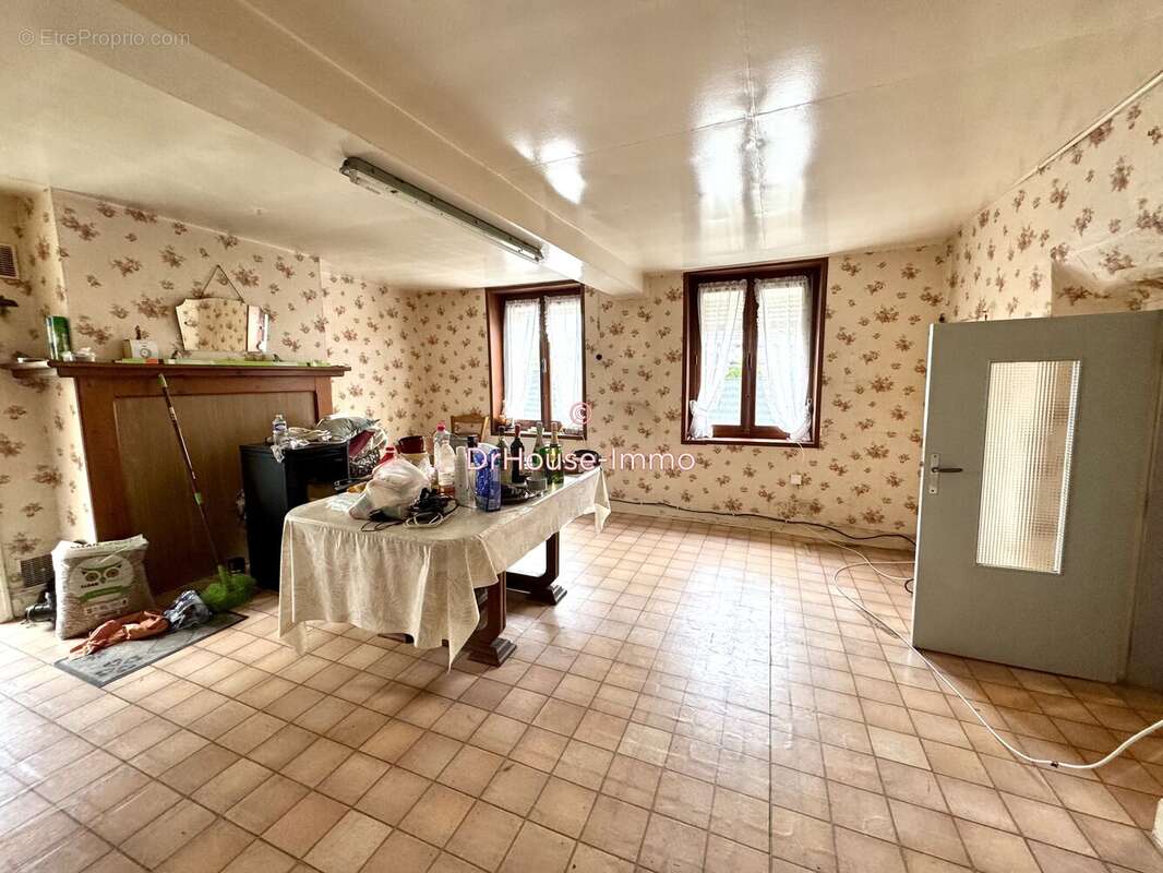 Maison à SAINT-MARTIN-SUR-ECAILLON