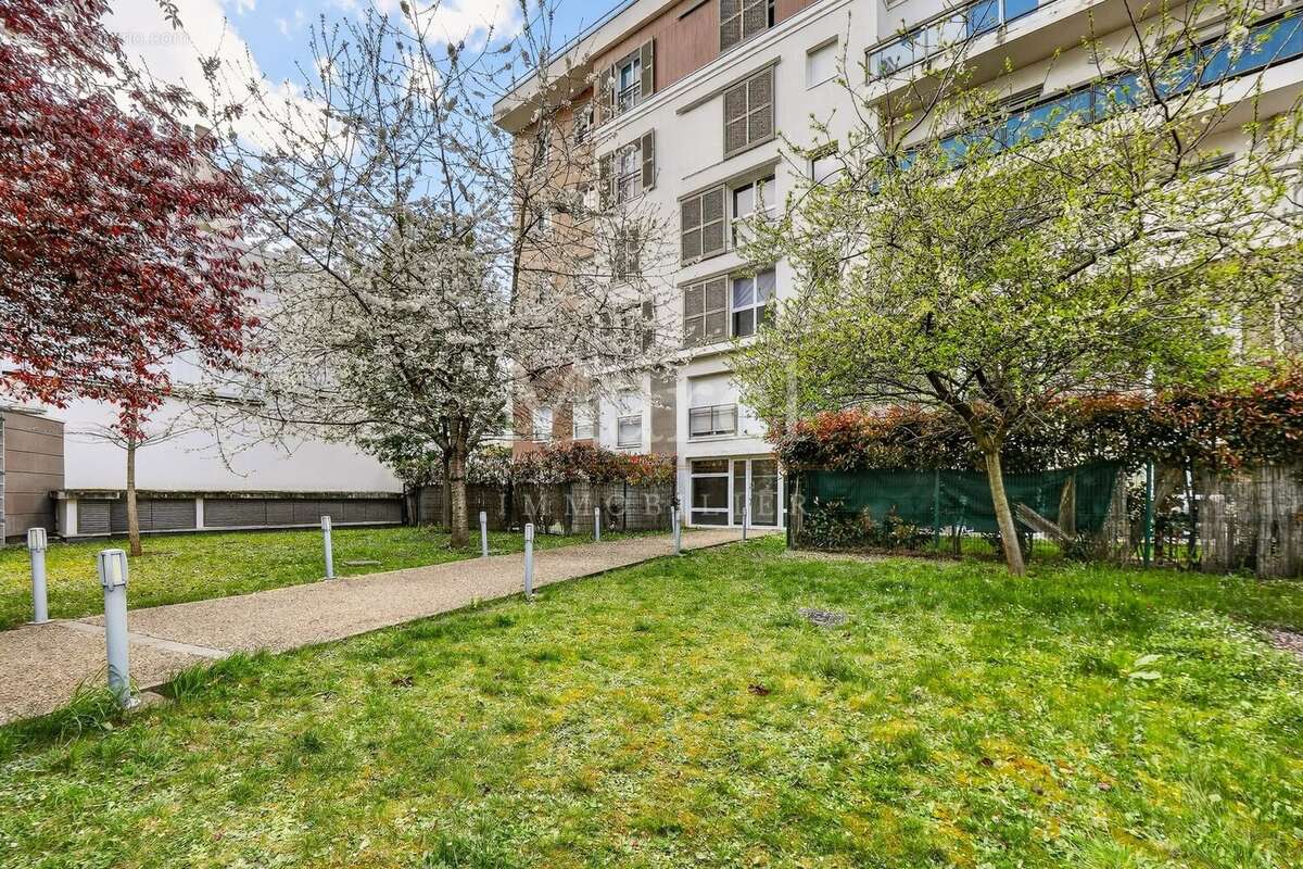 Appartement à COURBEVOIE