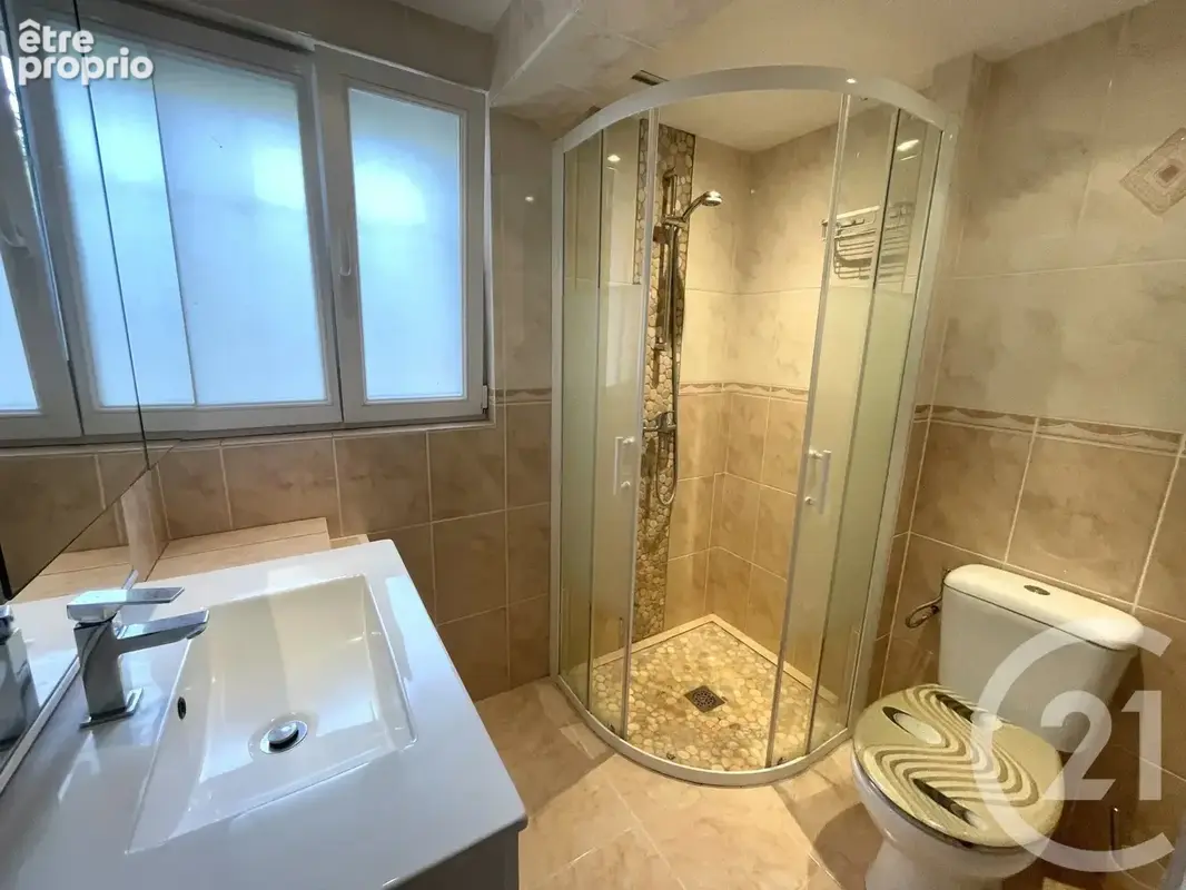 Appartement 106 m² à Saint-Georges-De-Didonne  - photo 9
