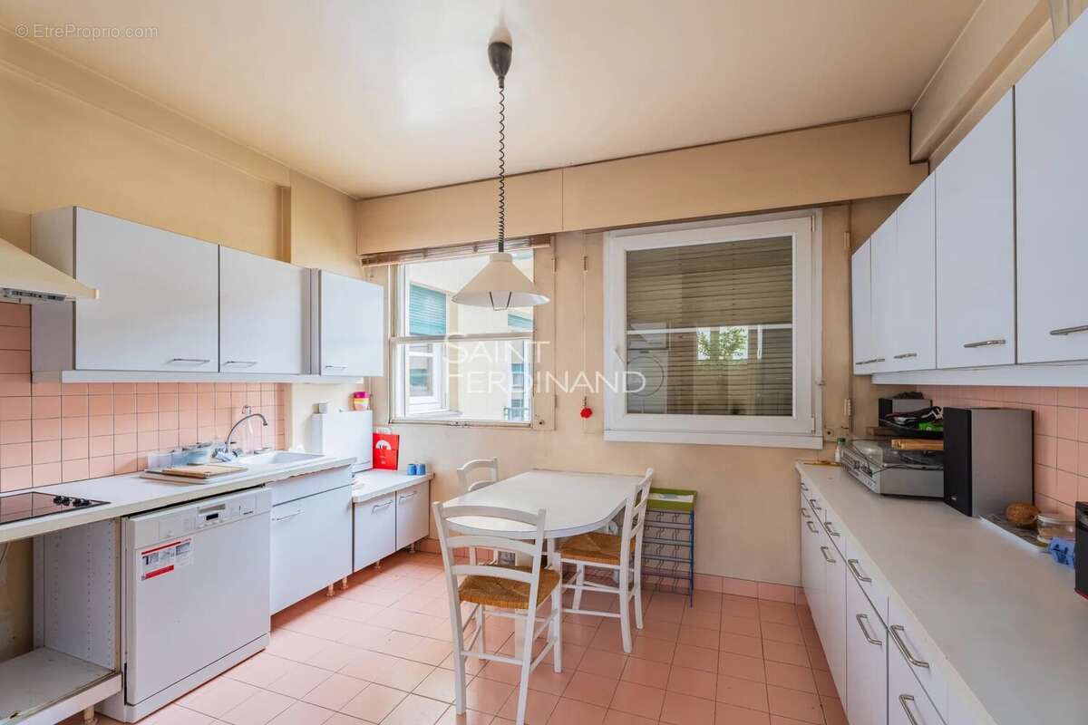Appartement à PARIS-17E