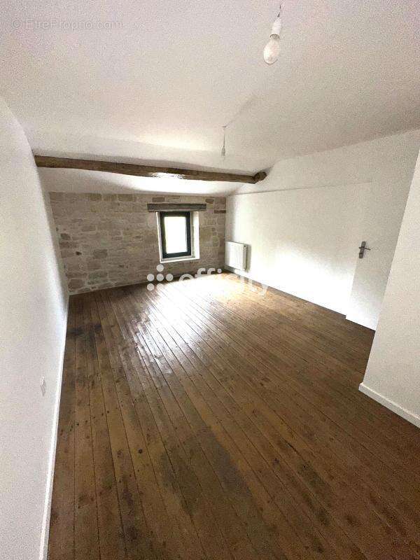 Maison à LA CHAPELLE-POUILLOUX