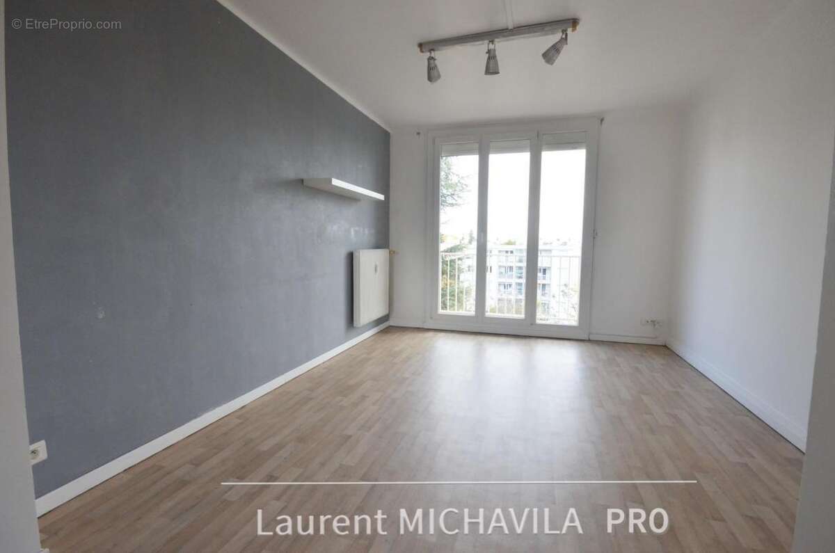 Bel appartement traversant de 55m2 avec loggia terrasse cave et garage - photo 4