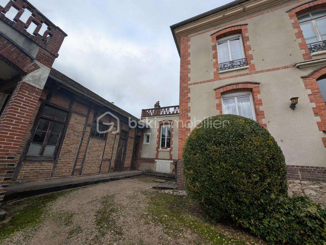 Maison à PONT-SUR-YONNE