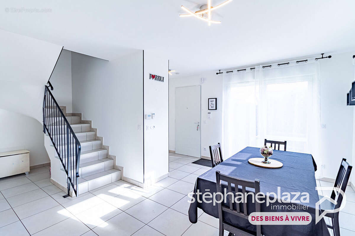 Maison à SAINT-PAUL-DE-VARAX