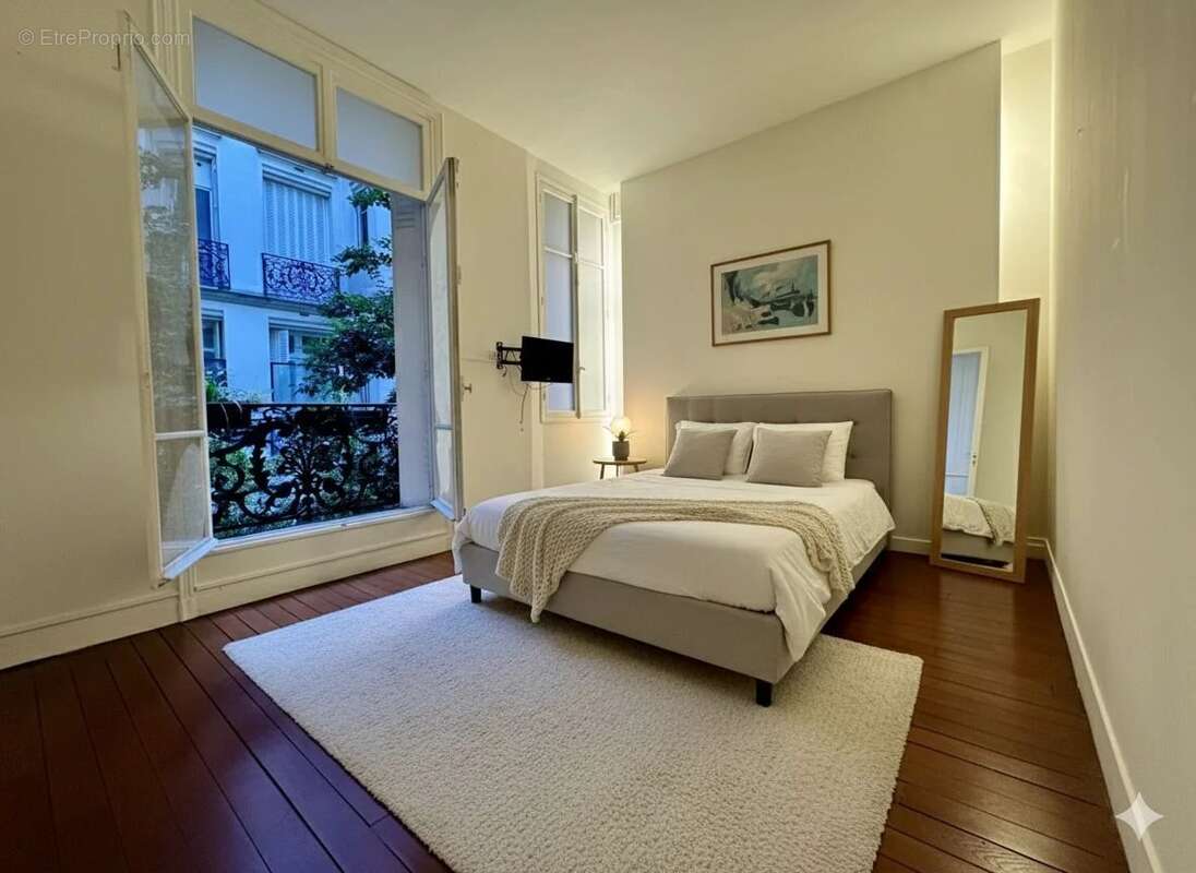 Appartement à PARIS-16E
