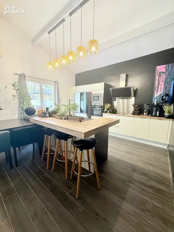 La Crau- La Moutonne - Villa 9 pièces-226m2 avec Piscine + 4 Studios - photo 6