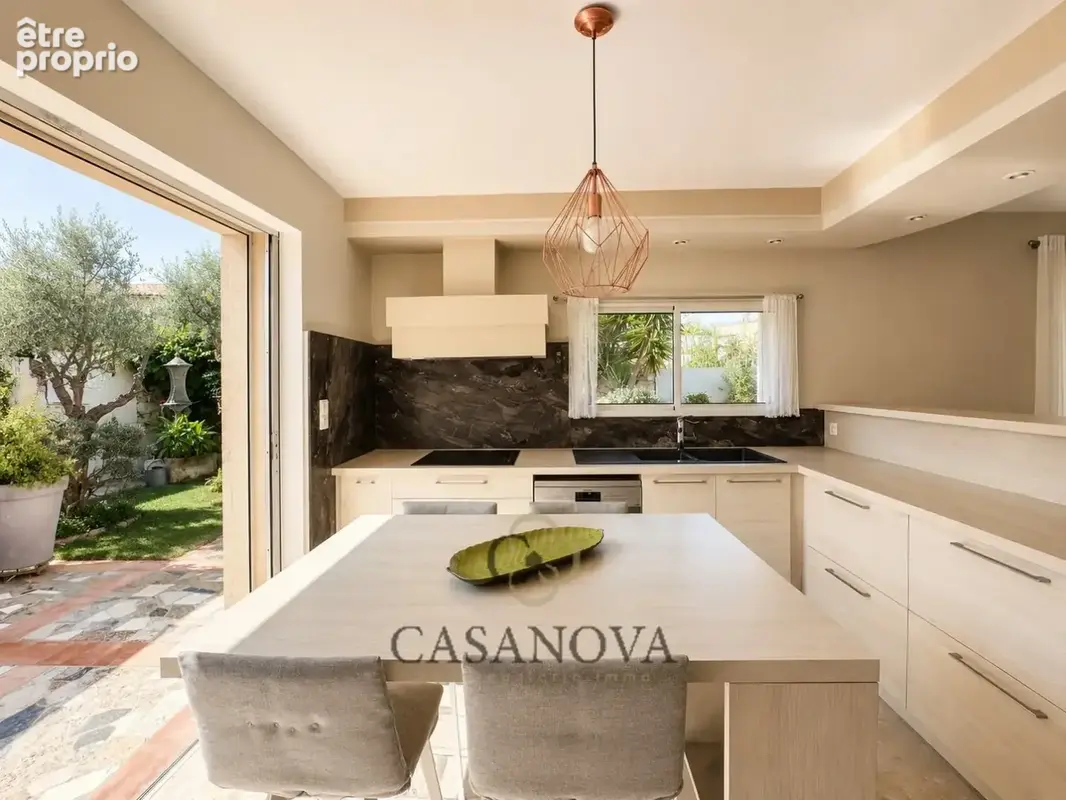 Maison 191 m² avec jardin paysager, jacuzzi et garage au centre de Pérols - photo 14