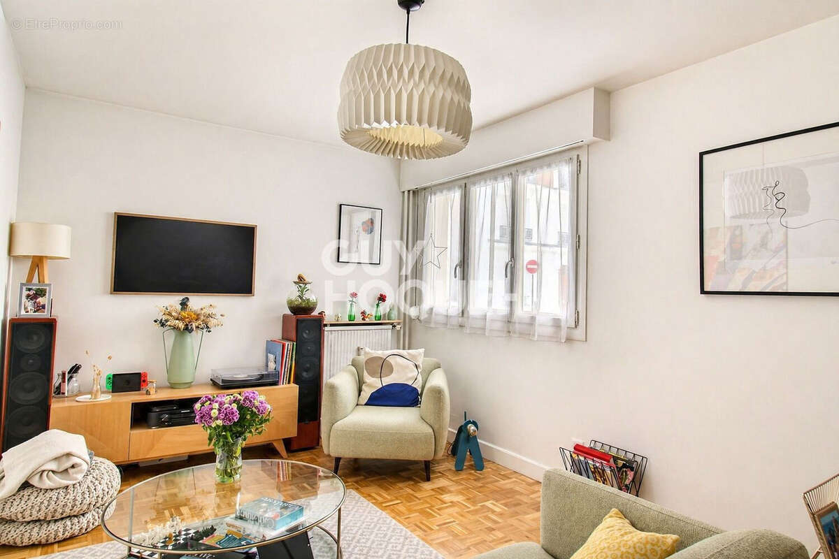 Appartement à PARIS-14E