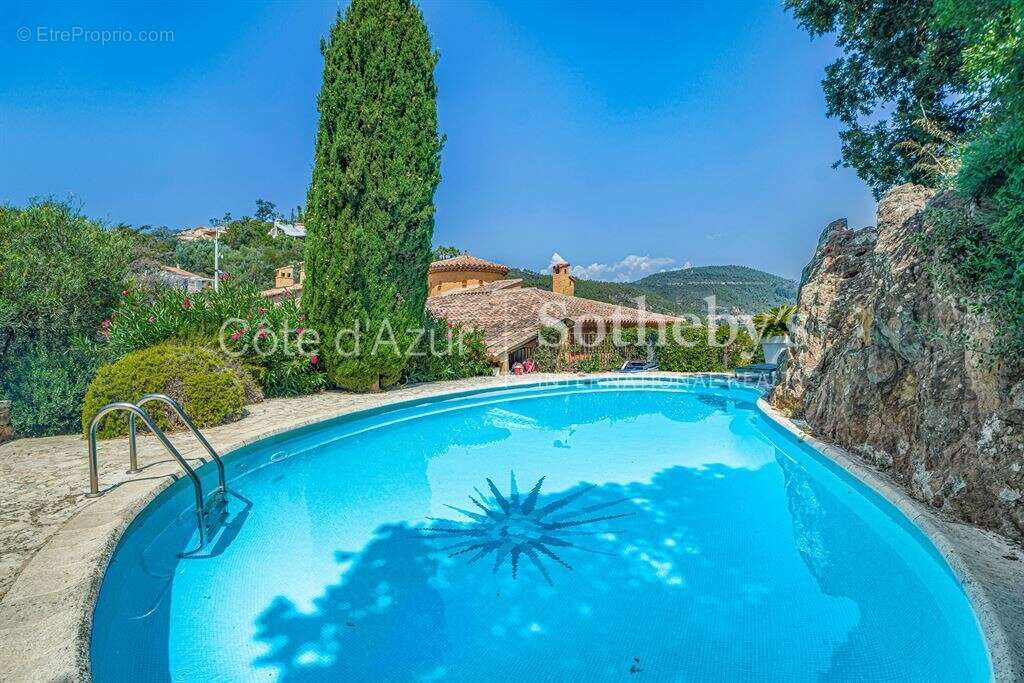 Théoule-sur-Mer, villa de quatre chambres avec piscine et terrain plat de 1 465 m² - photo 19